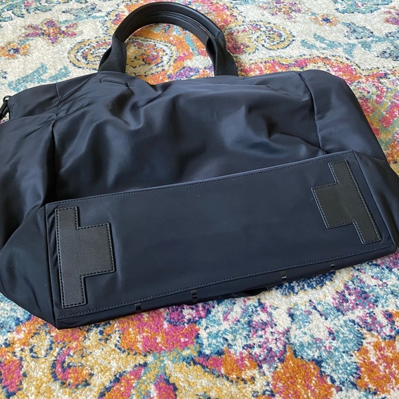 Tory Sport Nylon Graphic T Holdall Tote - Picture 5 of 11